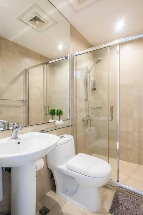 Modern Furnished Penthse View On Say Apartment Manila