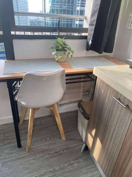 180 Degree View In Ortigas Apartment Manila