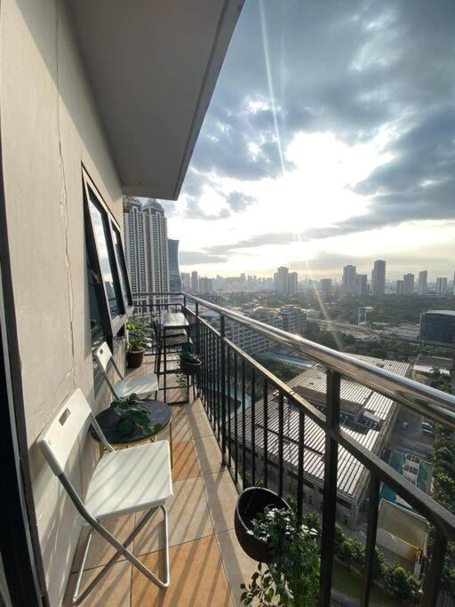 180 Degree View In Ortigas * Manila