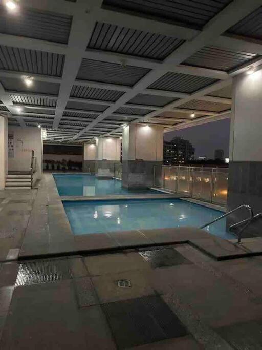 180 Degree View In Ortigas Apartment *