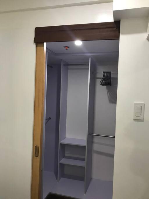 Loft Style Unit In Makati With Netflix Wifi
