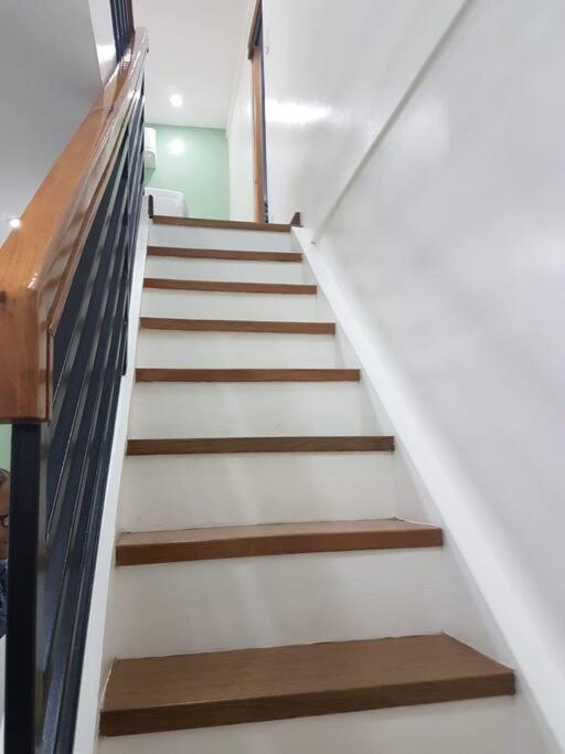 Loft Style Unit In Makati With Netflix Wifi Apartment Manila