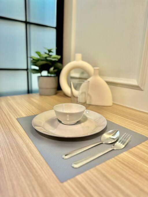 Blue Oikos Aesthetic 1br Pool View In Moa Apartment