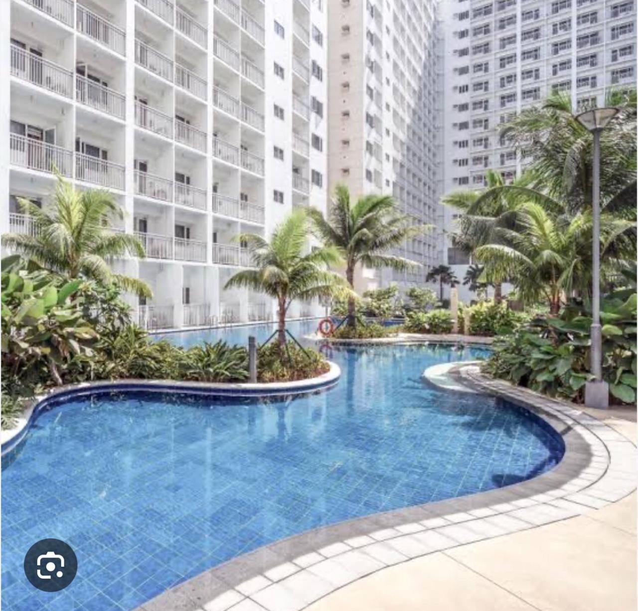 Big Cut End-unit In Shore Residences Apartment Manila