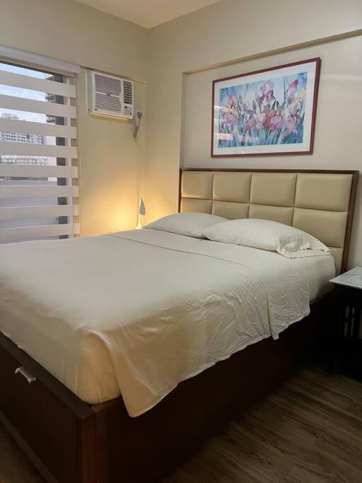 2-bedroom With Balcony In A Setting - H Ivory Apartment
