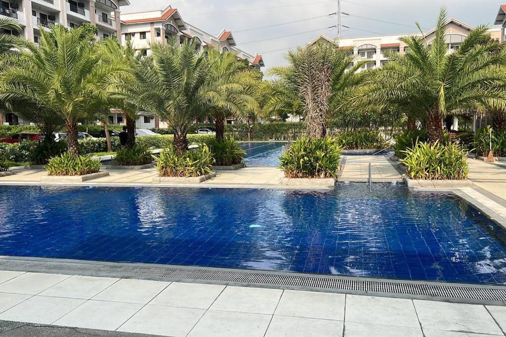 Apartment 2-bedroom With Balcony In A Setting - H Ivory Manila