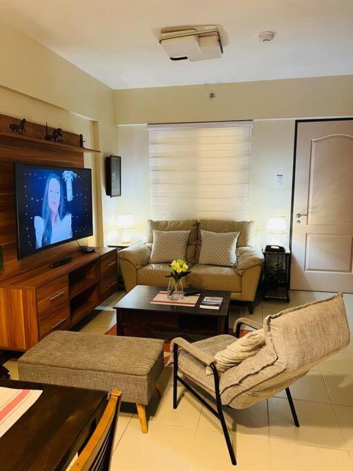2-bedroom With Balcony In A Setting - H Ivory Apartment *