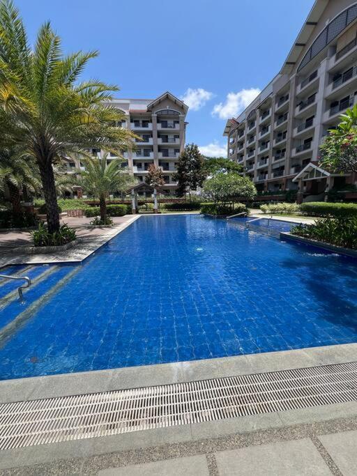 Apartment 2-bedroom With Balcony In A Setting - H Ivory Manila