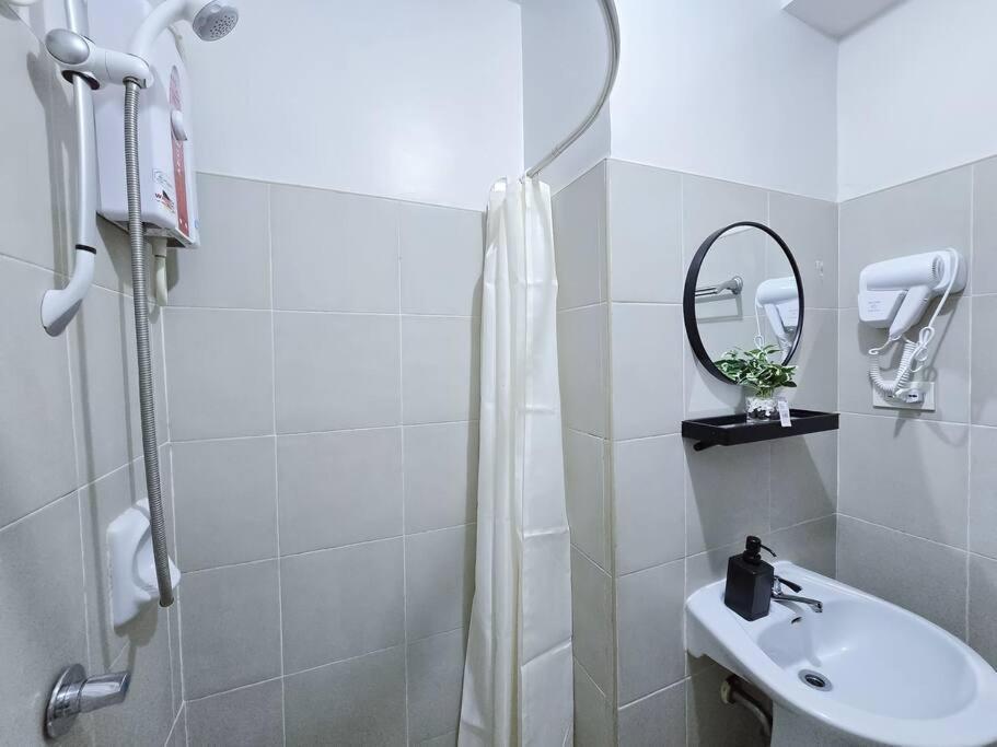 1br Condotel Ridgewood Towers Taguig #rw14 * Manila