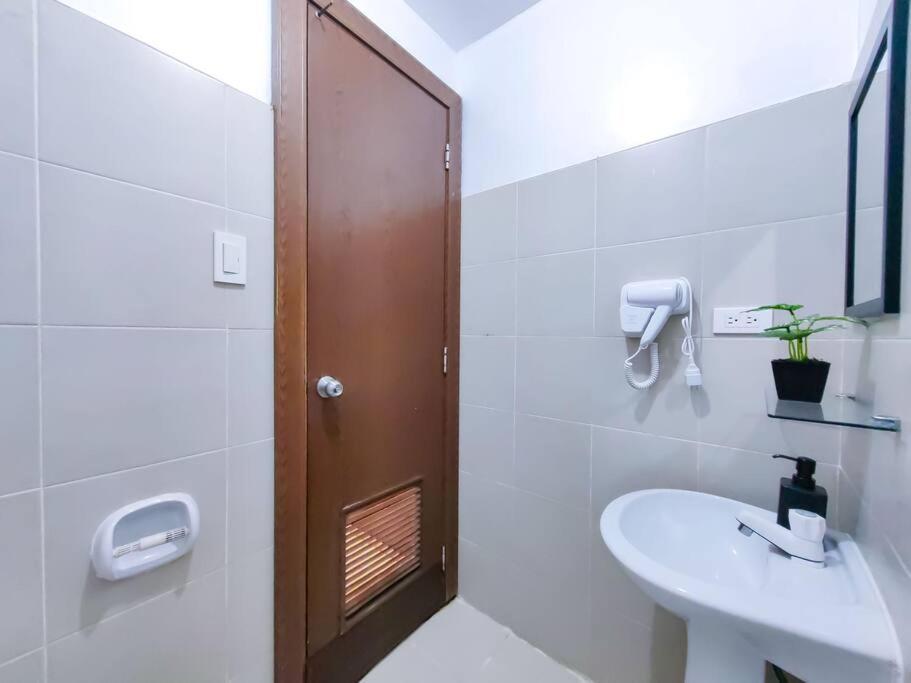 1br Condotel Ridgewood Towers Taguig #rw04