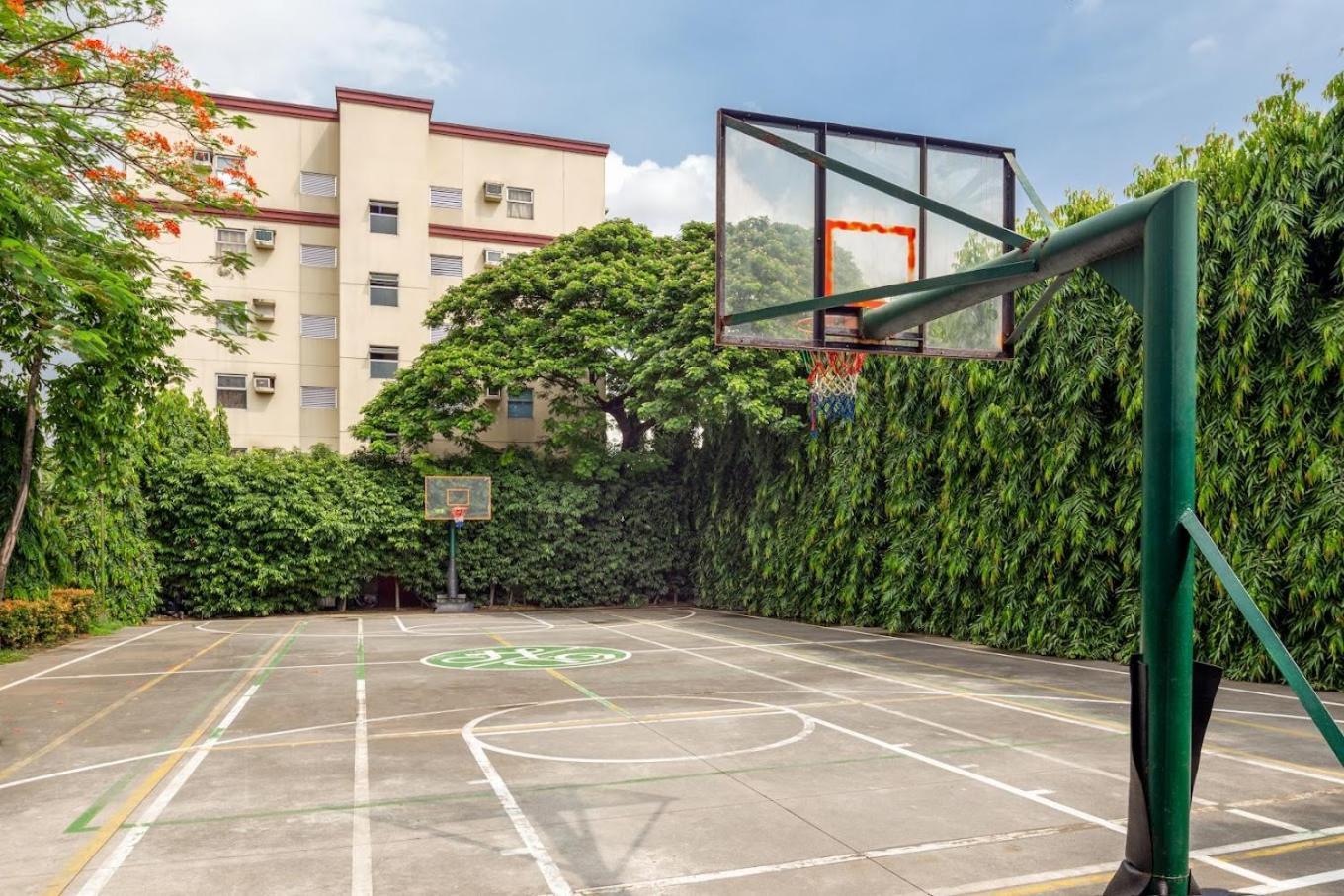 Condotel In Pasig - Hampton Gardens Apartment *