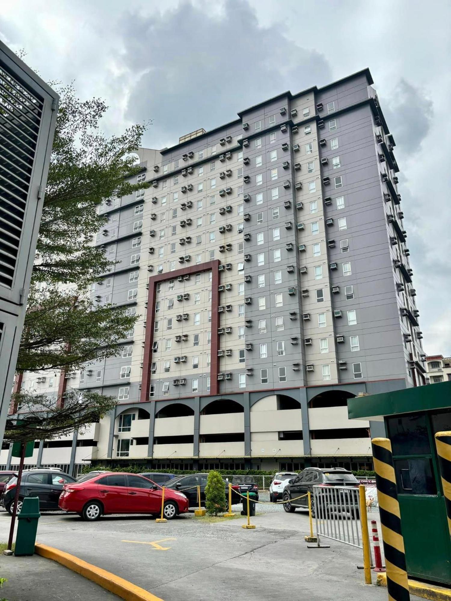 Condotel In Pasig - Hampton Gardens Apartment Manila