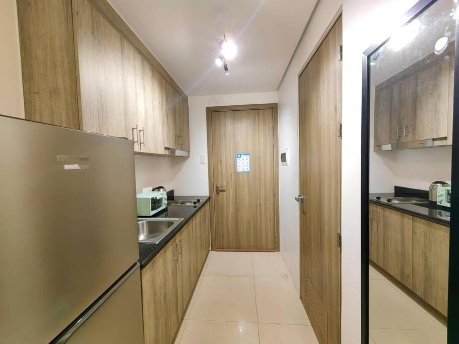 Apartment 1br Unit Condotel W Balcony Fame Residences -fm04 Manila