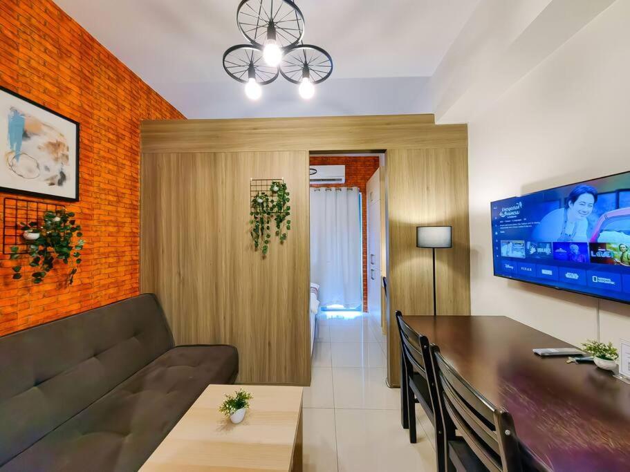 Apartment 1br Unit Condotel W Balcony Fame Residences -fm04 *