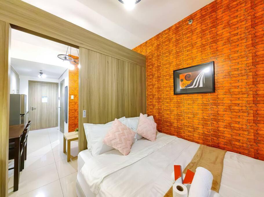 1br Unit Condotel W Balcony Fame Residences -fm04 Manila