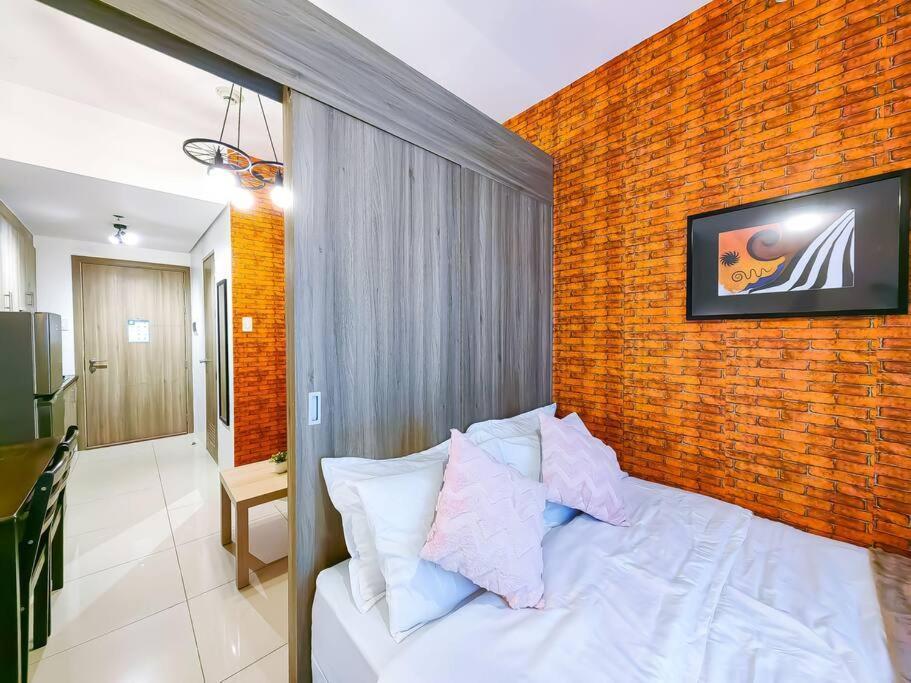 1br Unit Condotel W Balcony Fame Residences -fm04