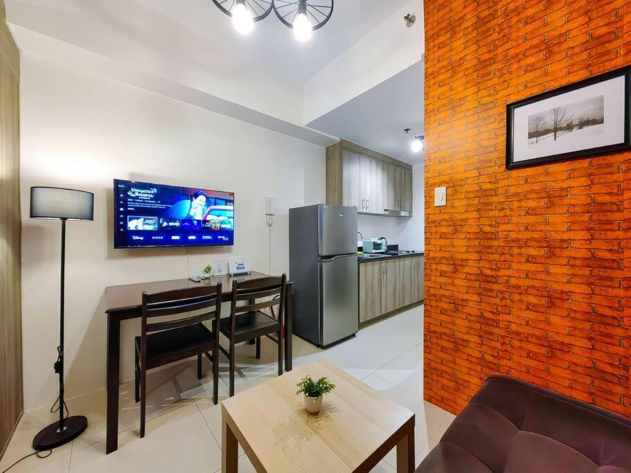 1br Unit Condotel W Balcony Fame Residences -fm04 Apartment