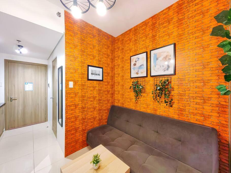 Apartment 1br Unit Condotel W Balcony Fame Residences -fm04 Manila