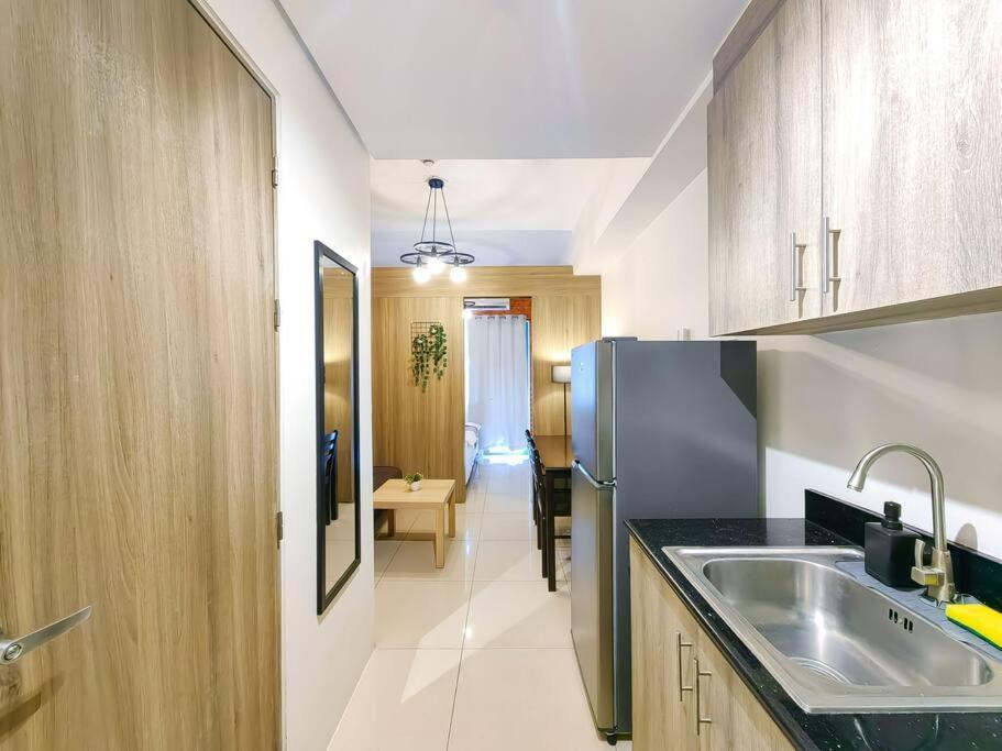 1br Unit Condotel W Balcony Fame Residences -fm04 Apartment Manila