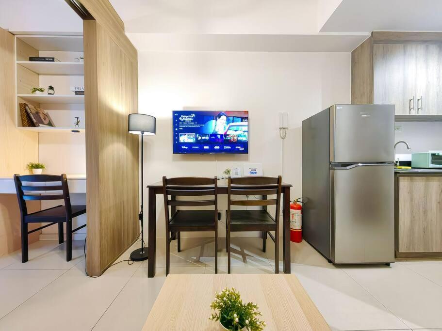 Apartment 1br Unit Condotel W Balcony Fame Residences -fm04 Manila