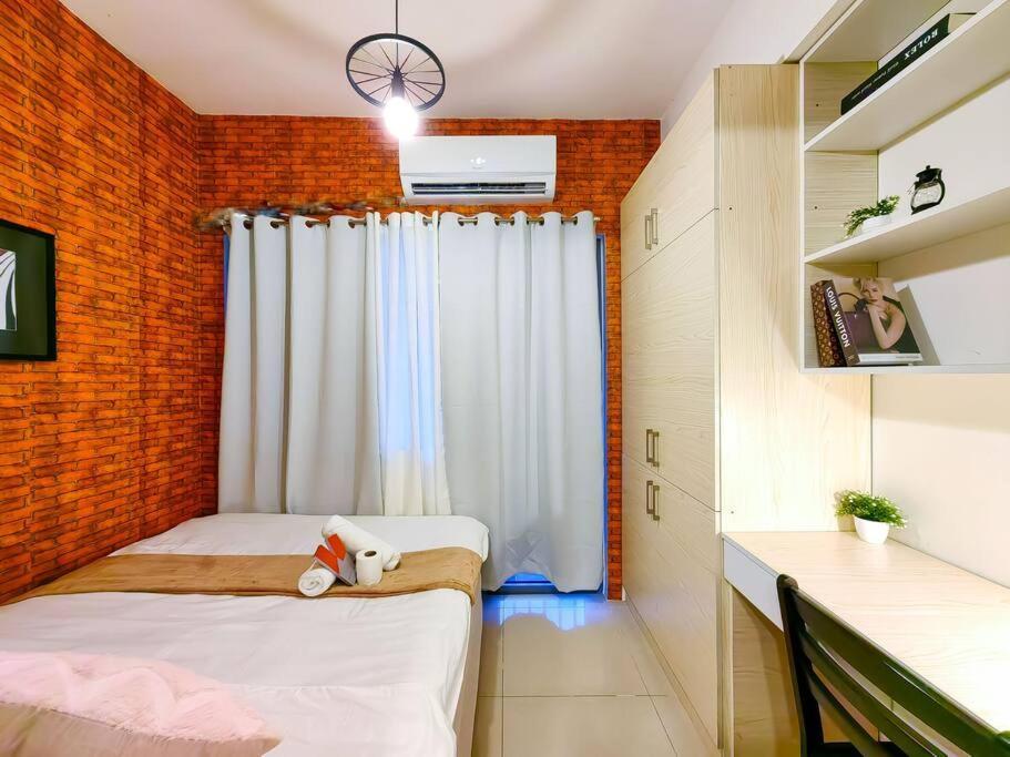 1br Unit Condotel W Balcony Fame Residences -fm04 Apartment *