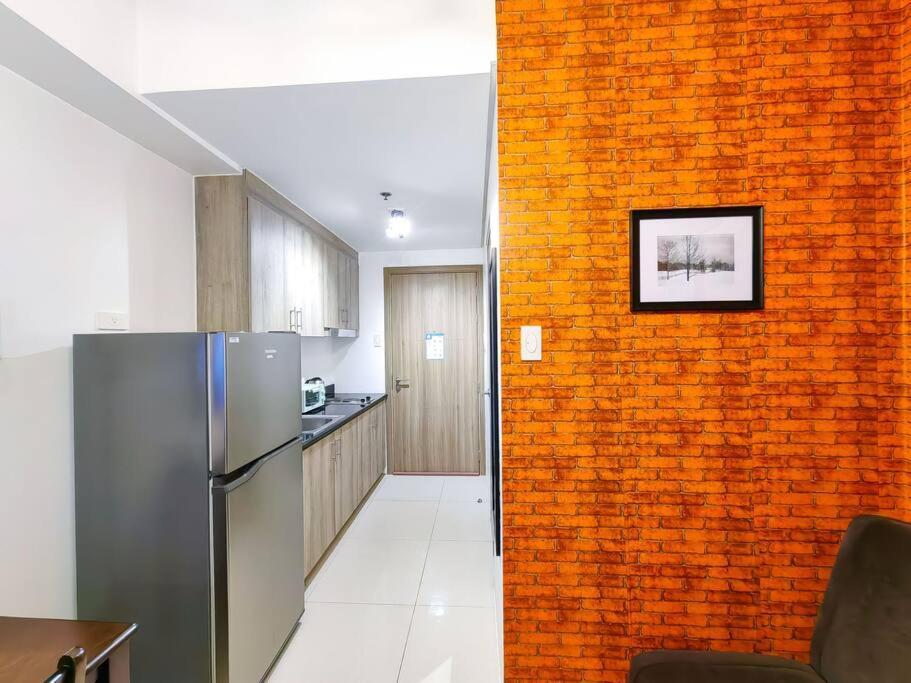 Apartment 1br Unit Condotel W Balcony Fame Residences -fm04 Manila