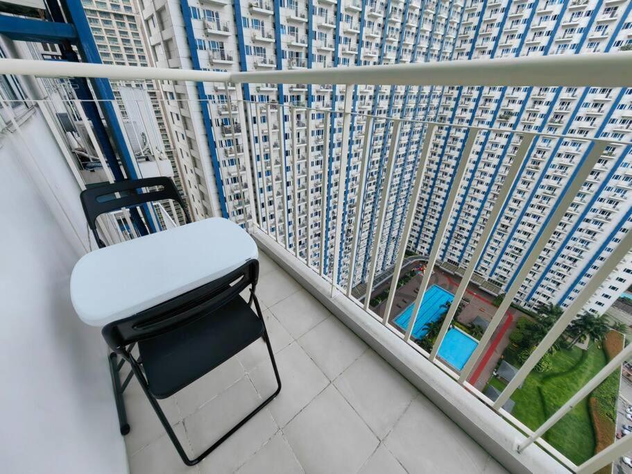 1br Condotel W Balcony Sm Light Residences -lt04