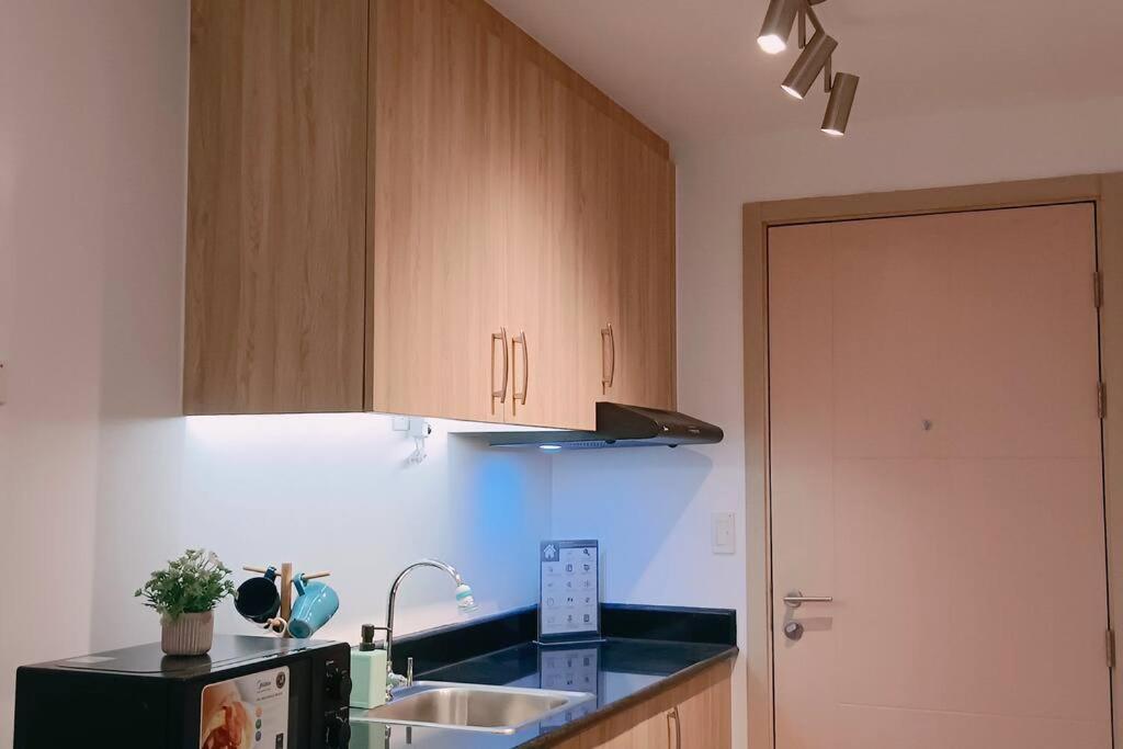 1br Condotel W Balcony Sm Light Residences -lt04