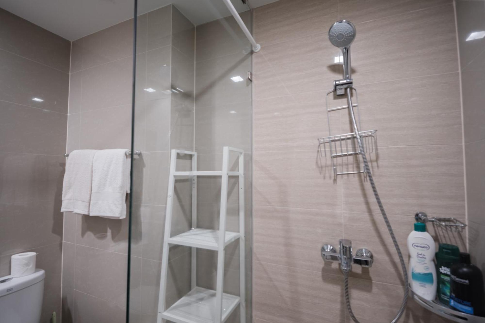 Uptown Bgc Luxury 1br With Fast Wifi Manila