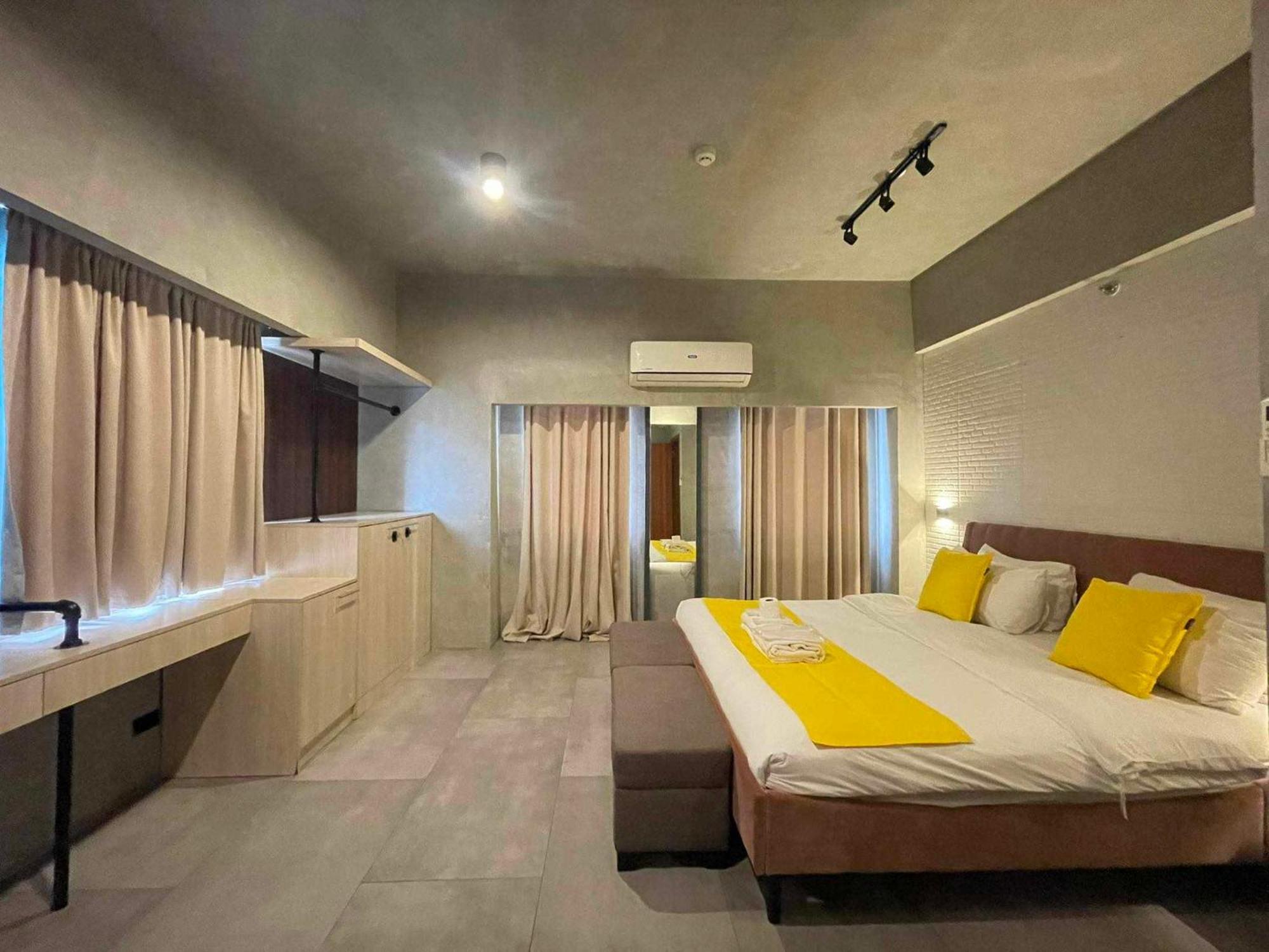 Apartment Spacious 2 Bedroom Perfect For Family & Friends, Good For 4pax Allows To 10pax Manila