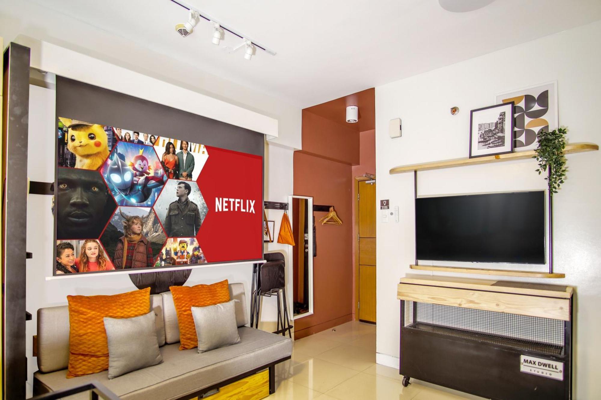Relaxing Bgc Business Ready With 84inch Cinema *