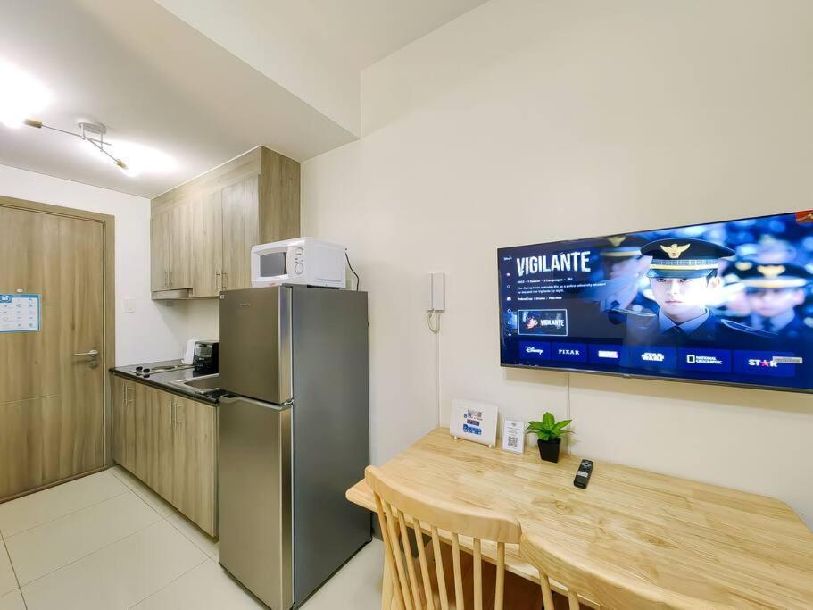 Apartment 1br Unit Condotel W Balcony Fame Residences -fm15 Manila
