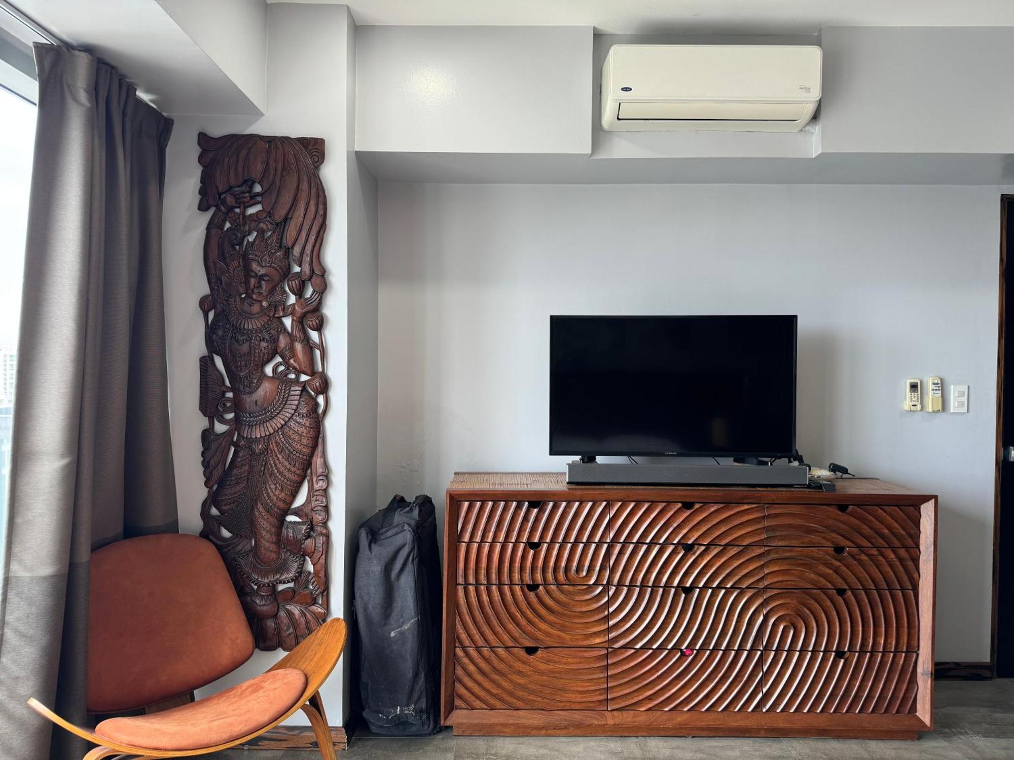Lower Penthouse With Balcony & Cityviews In Makati * Manila