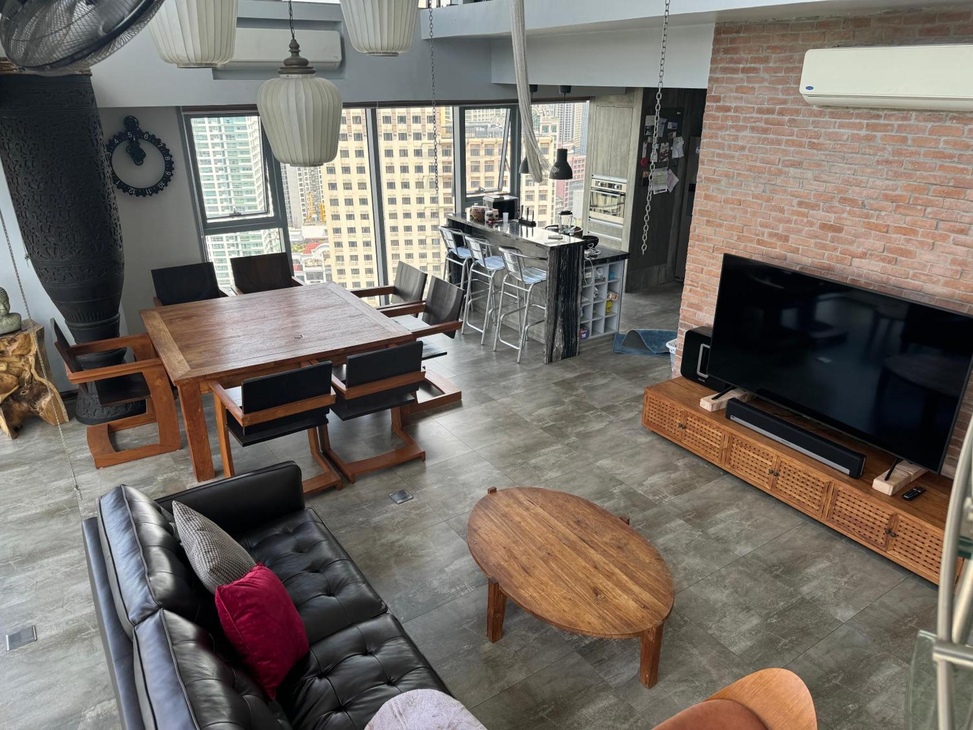 Lower Penthouse With Balcony & Cityviews In Makati Apartment *