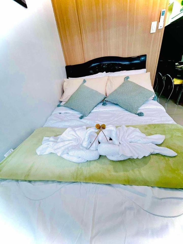 Shell Residences Near Mall Of And Airport Apartment *