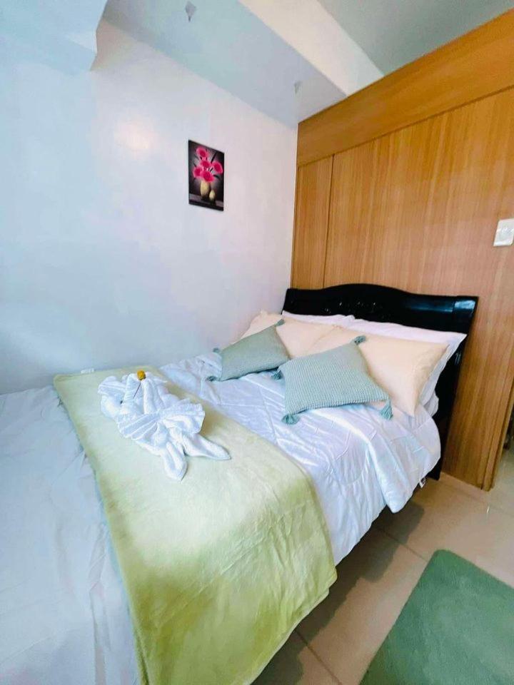 Apartment Shell Residences Near Mall Of And Airport