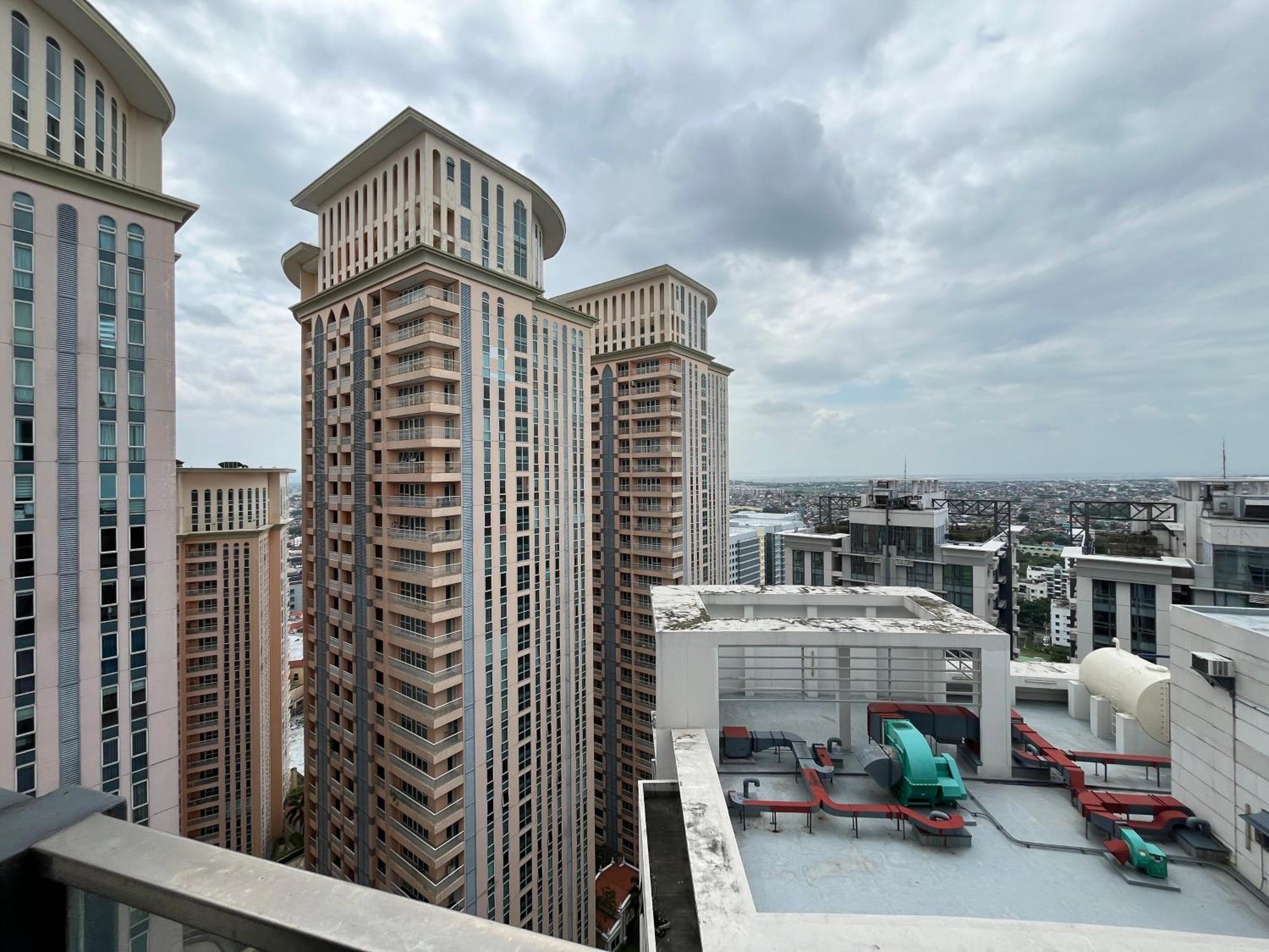 1br Staycation At The Florence Mckinley Hill Bgc Taguig Apartment
