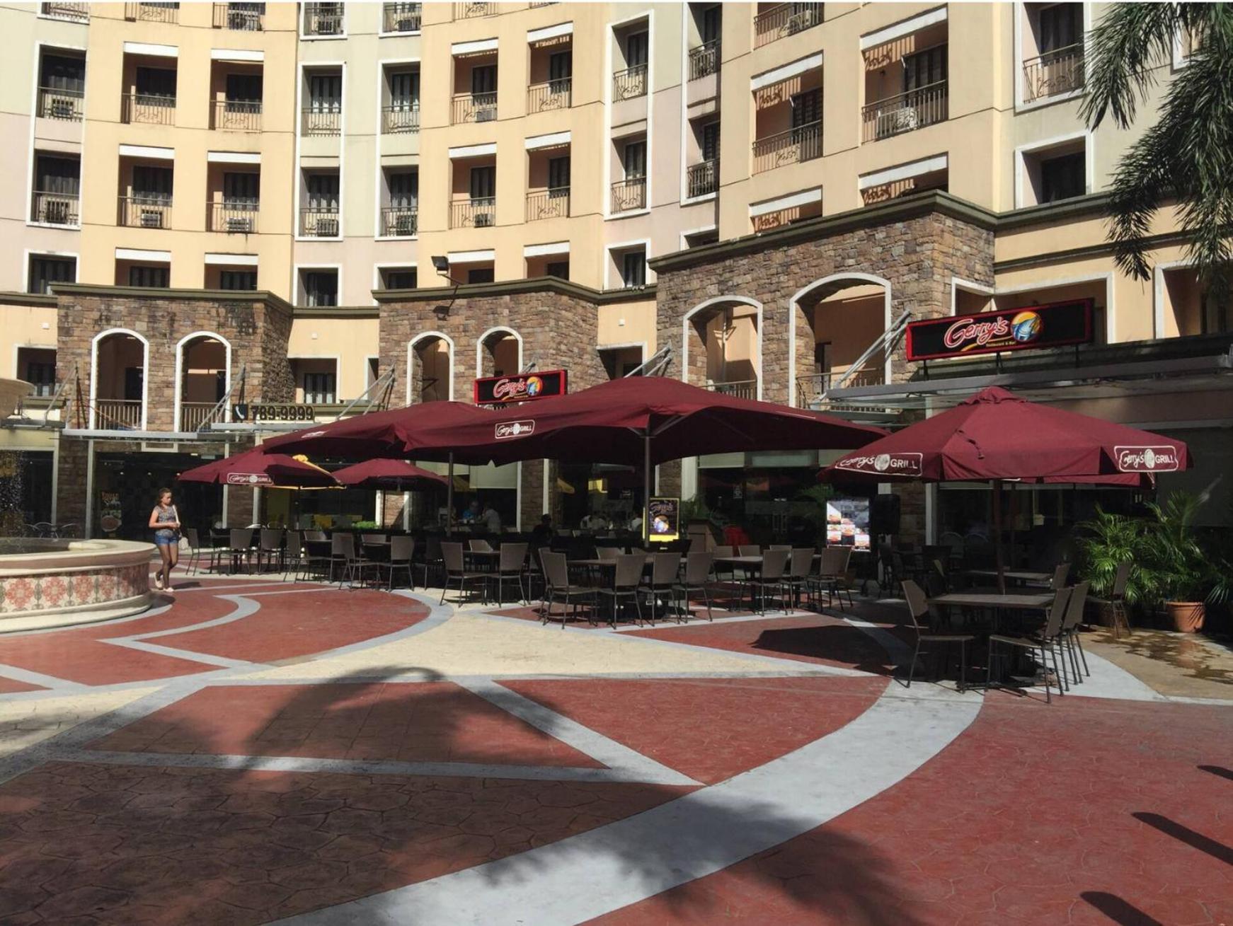 Spacious Rustic In World Across Naia 3 Apartment Manila