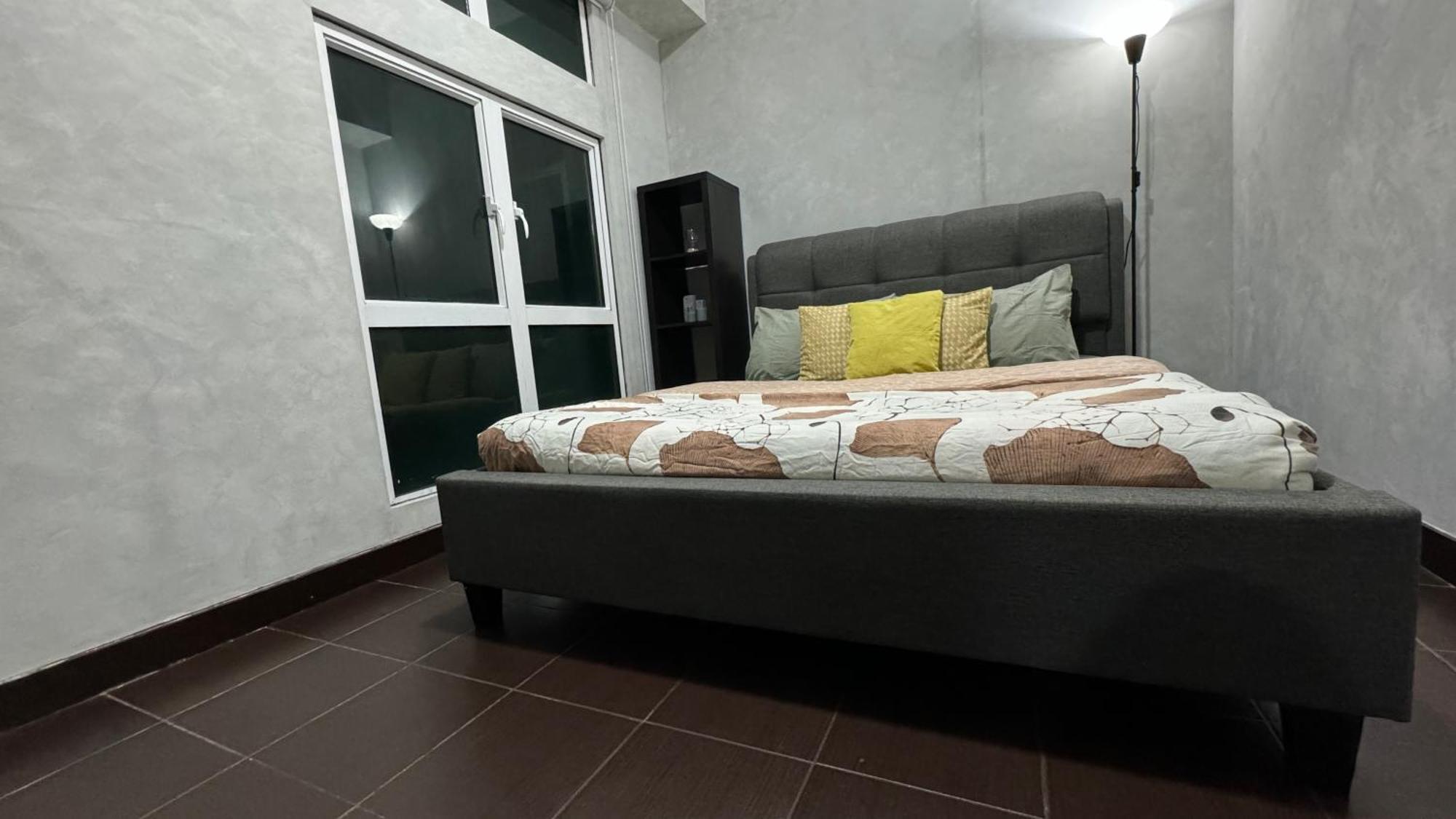 Toby's Crib At San Lorenzo Place *