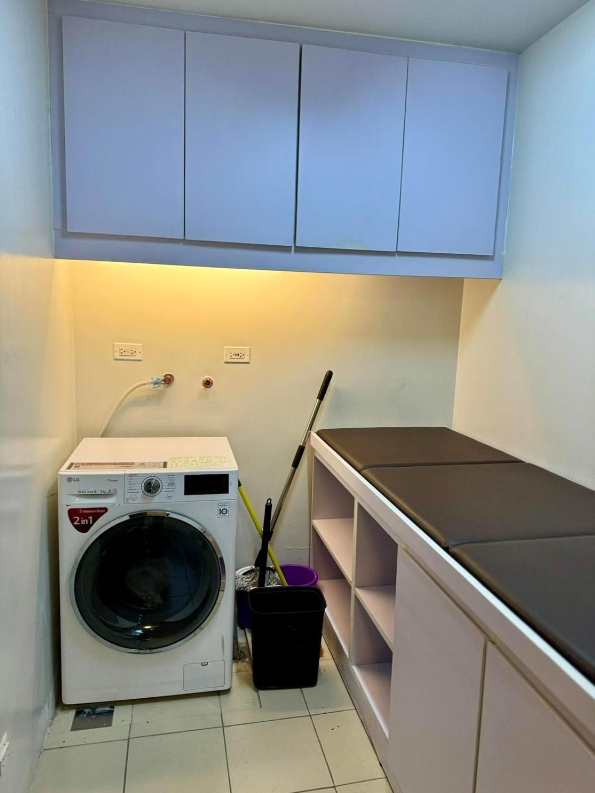 Blissful 3 Bedroom Family Unit In Bgc The Florence * Manila