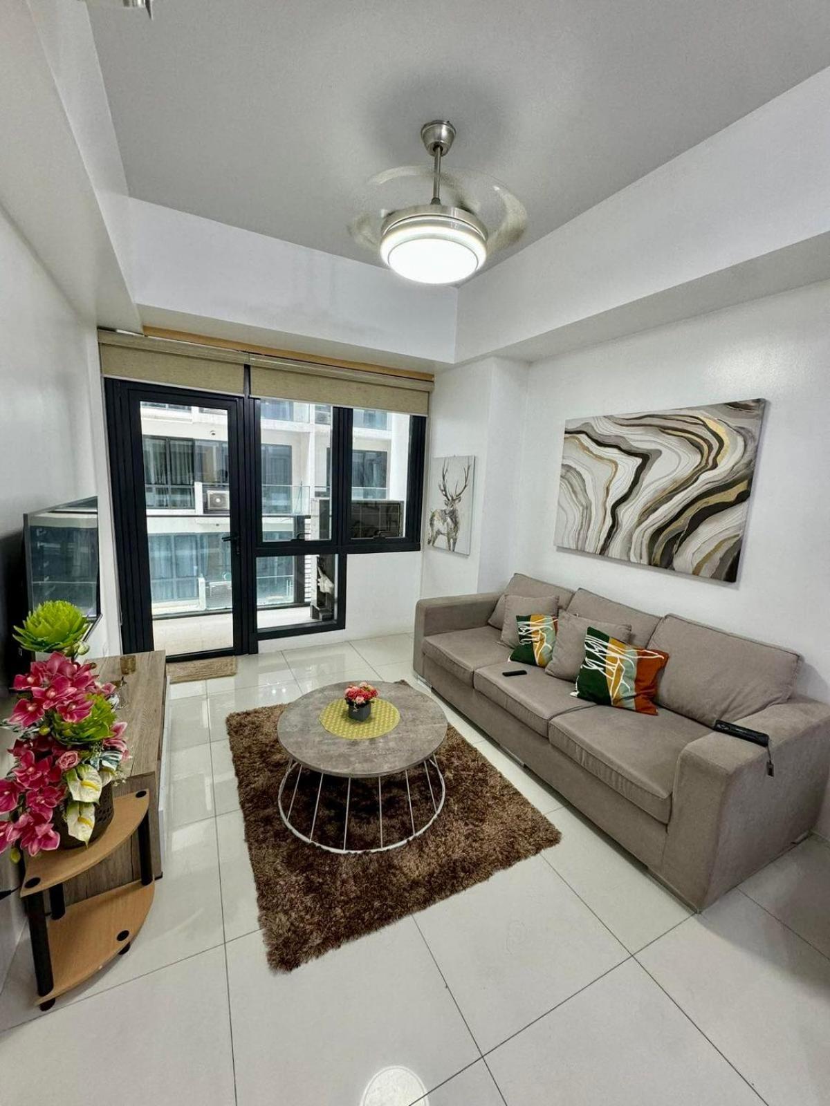 Apartment Blissful 3 Bedroom Family Unit In Bgc The Florence Manila
