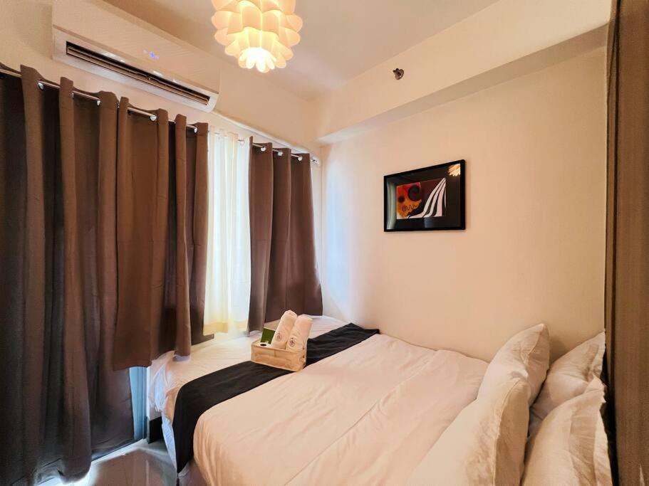 1br Unit Condotel W Balcony Fame Residences -fm12 * Manila