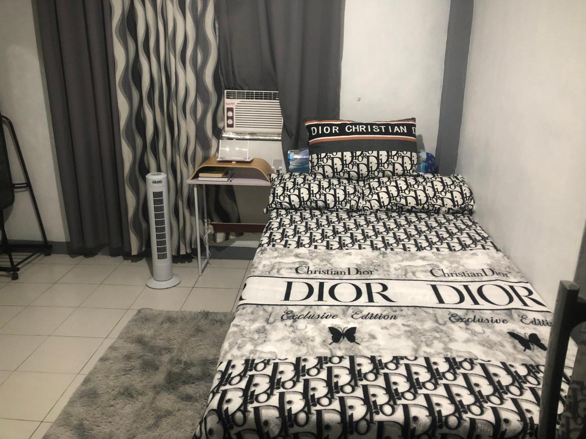 Budget Staycation Johnfonz Building Aircondition Homestay *
