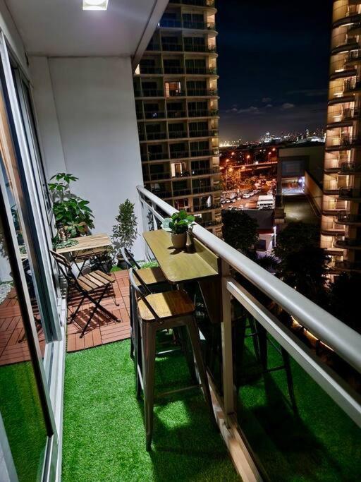 Azure Staycation By Solace Peak 2br Manila