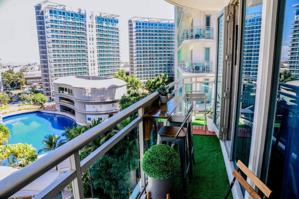 Azure Staycation By Solace Peak 2br Apartment