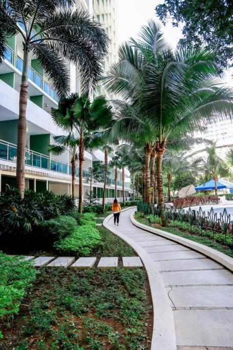 Azure Staycation By Solace Peak 2br *