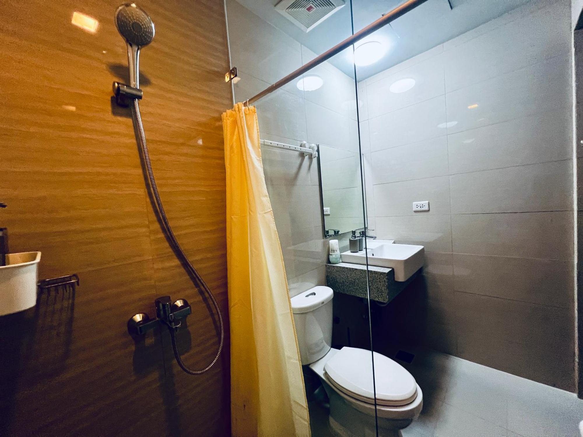 Bgc Luxury - Balcony, Pool, Wi-fi, View - 34 Manila