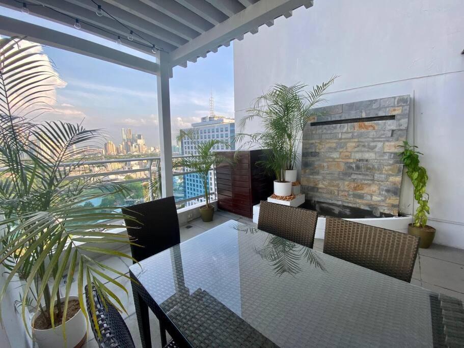 Lovely 2-br With Patio At Bgc * Manila