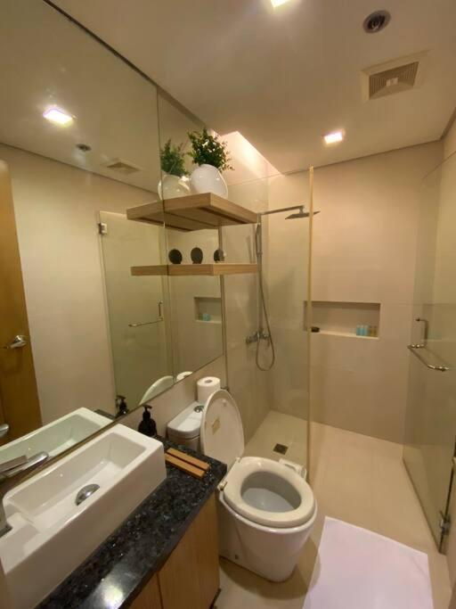 Lovely 2-br With Patio At Bgc * Manila