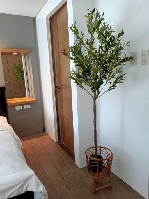 Lovely 2-br With Patio At Bgc Apartment *